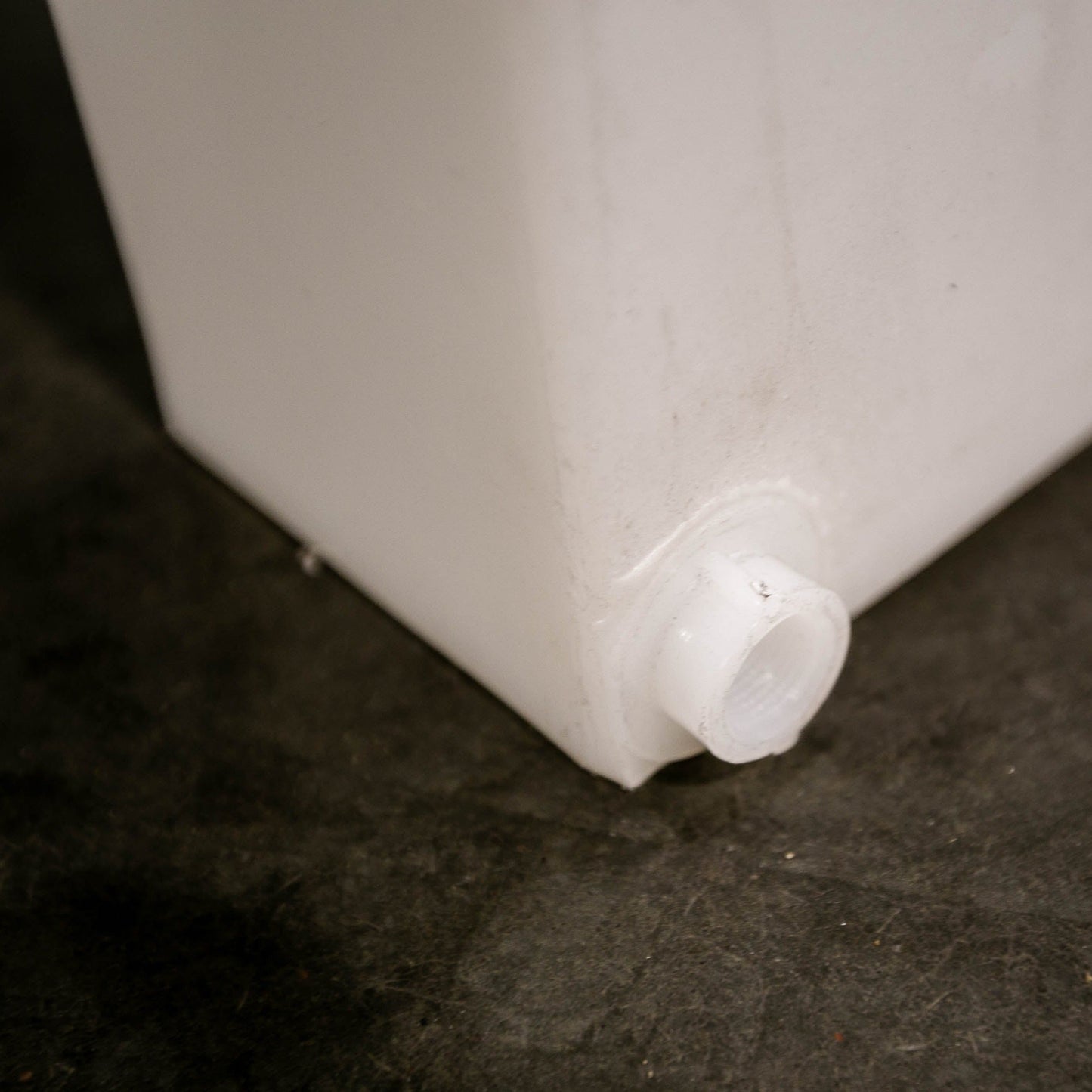 Truck Bed Bulkhead Water Tank - 12 gal